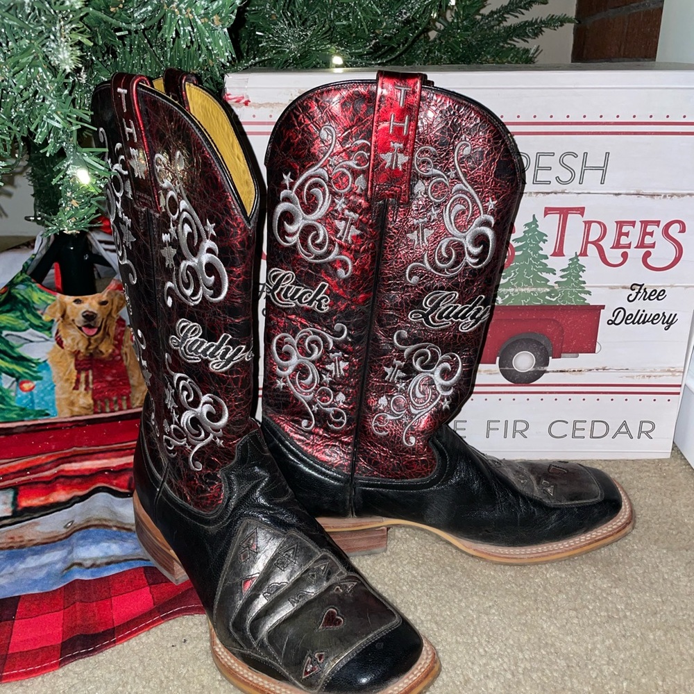 Tin haul boots winning hand-lady luck